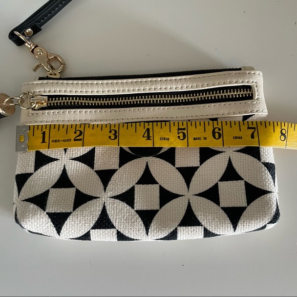 New Spartina Tassel Wristlet (Black and Off-White color) - Picture 7 of 12